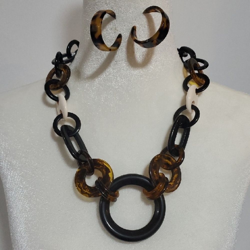 Chic Black and Tortoise Shell Necklace Set